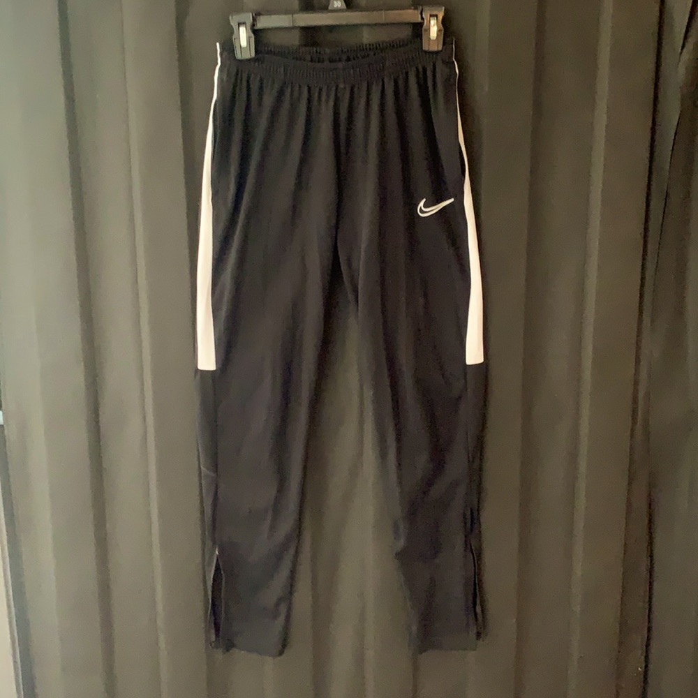 Nike joggers (size s)